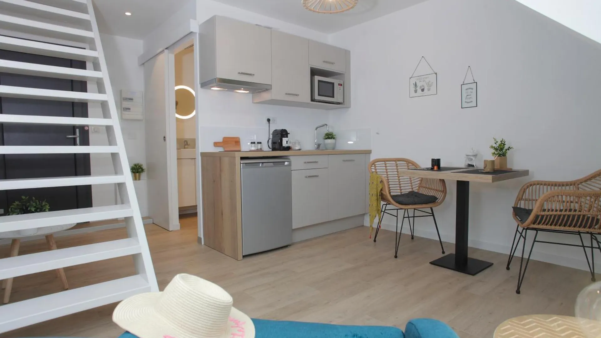 Apartment Sleepinconcarneau, 200 M De La Mer, Centre-Ville Pietonnier